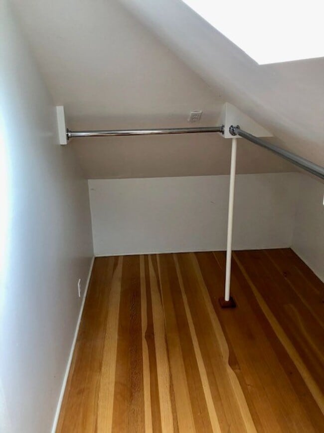 Building Photo - Queen Anne Home