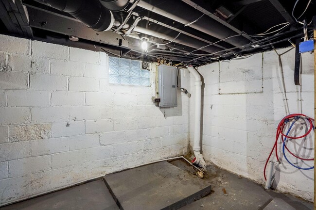 Building Photo - 718 Hanford St