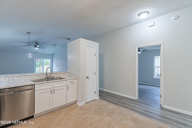 Building Photo - 286 Main St