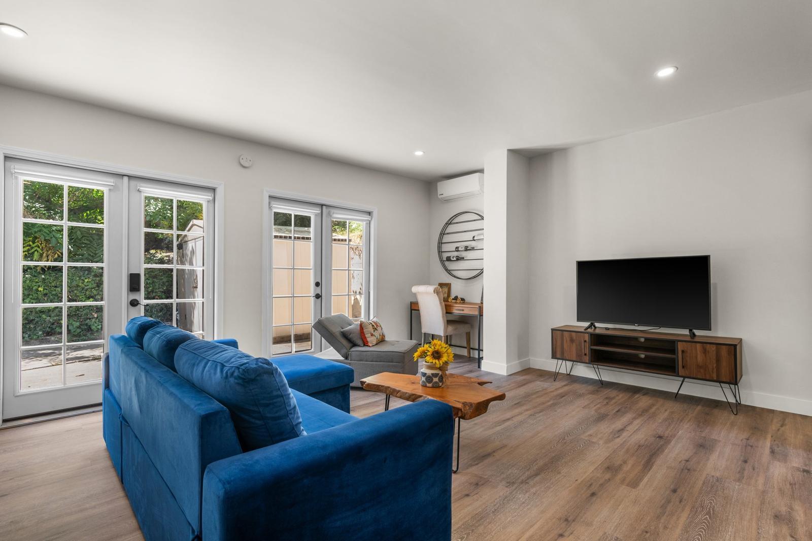 Building Photo - 1165 Coldwater Canyon Dr