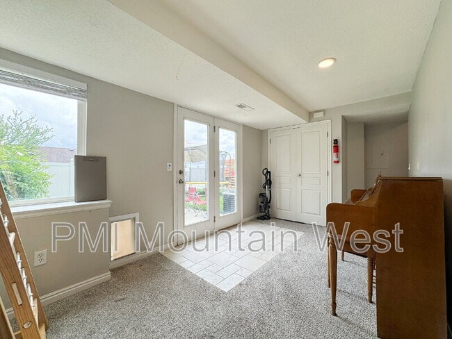 Building Photo - 484 E 900 N