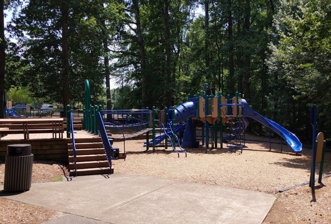 Building Photo - 904 Cozy Oak Ave