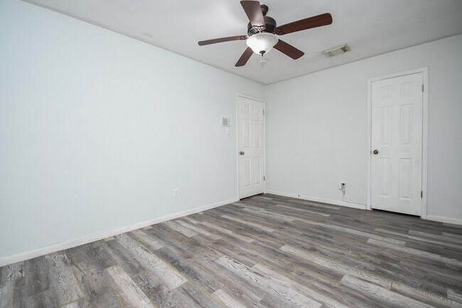 Building Photo - 11915 N Hanworth Dr