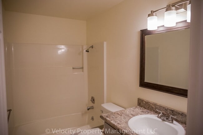 Building Photo - Single Level Home in Bend!