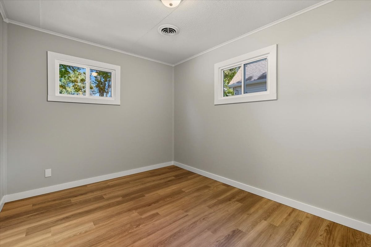 Building Photo - 710 E Chestnut St