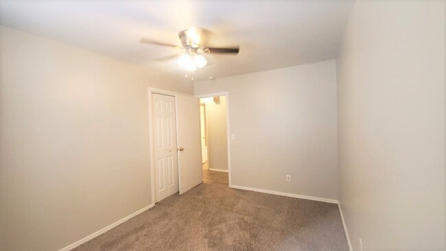 Building Photo - Super 3 Bed 2 Bath 2 Car Garage in Rolling...