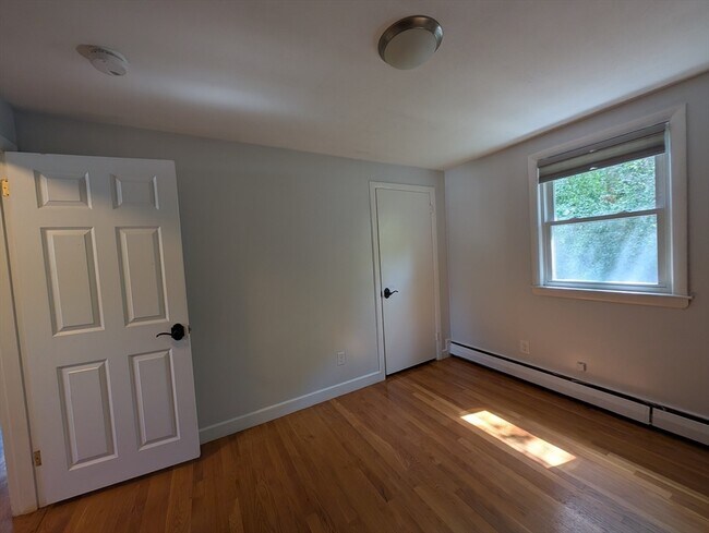 Building Photo - 5 Greenleaf Cir