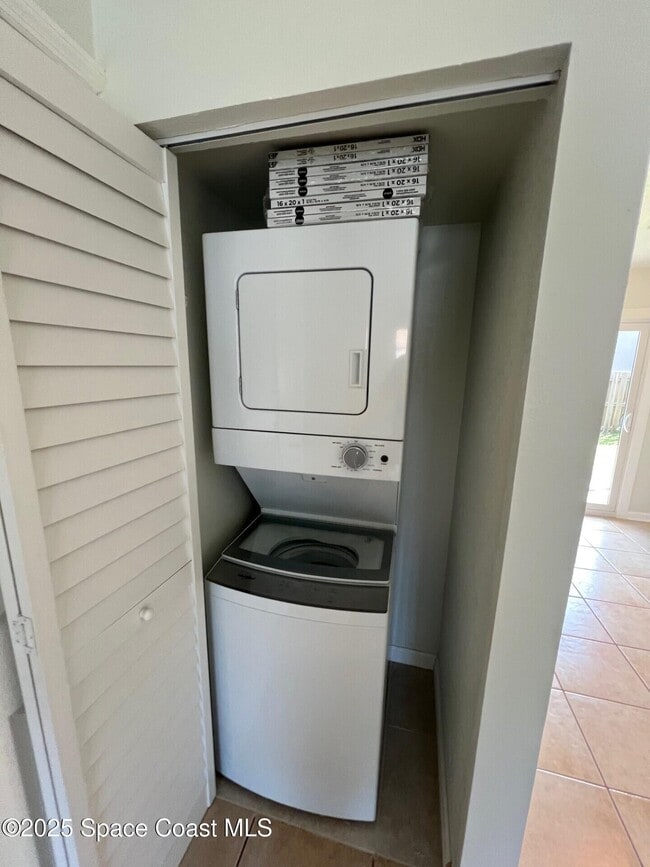 Building Photo - 1301 Arlington Ln NE