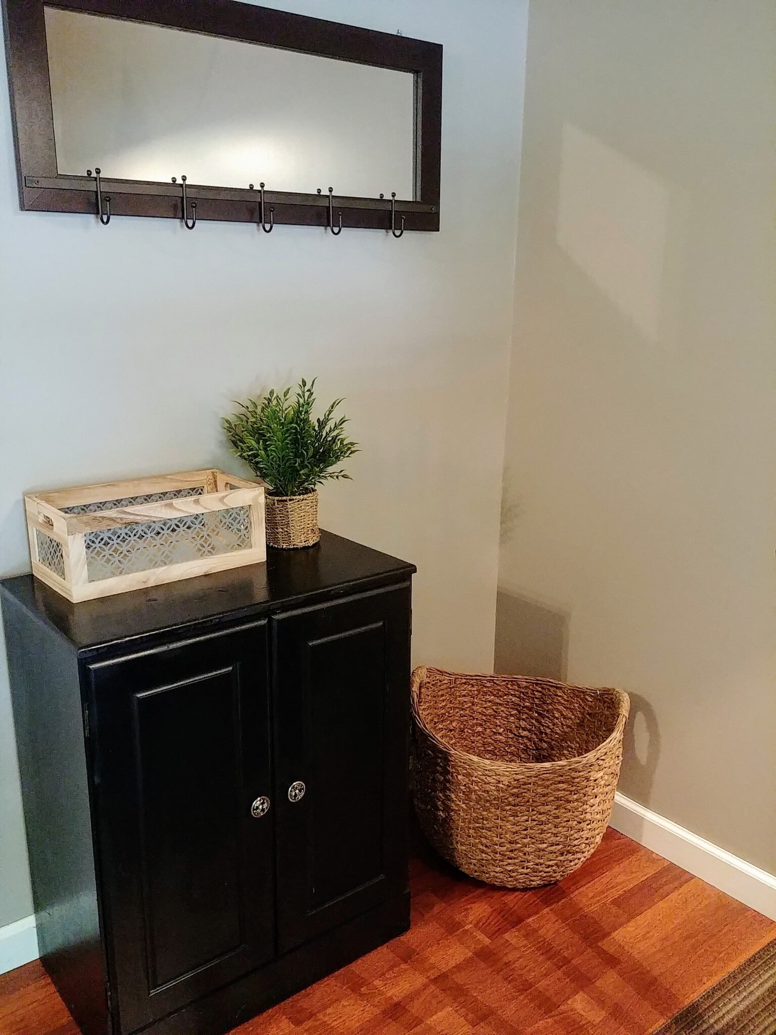 Entry Drop zone - 386 Hildred Dr