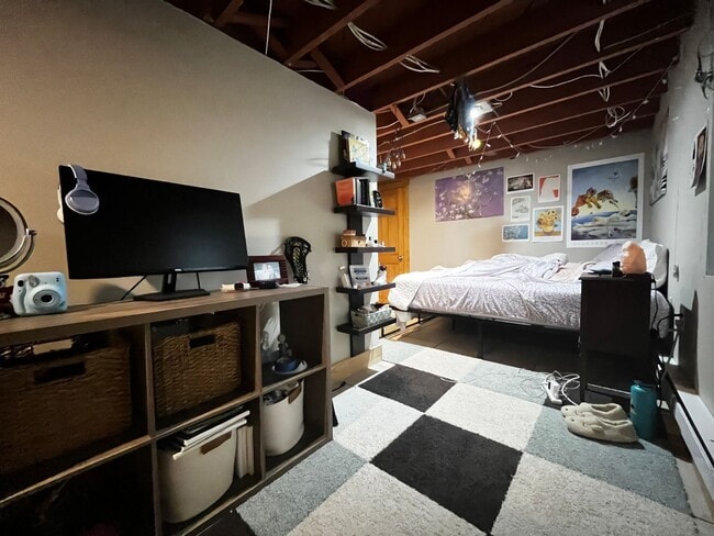 Building Photo - 1010 16th Ave SE