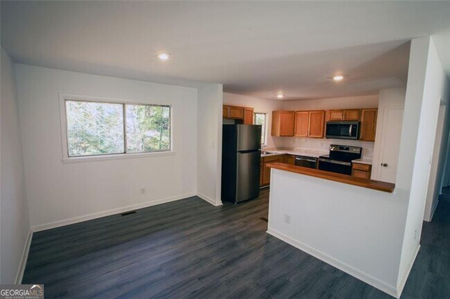 Building Photo - 2879 Tiffany Dr SW