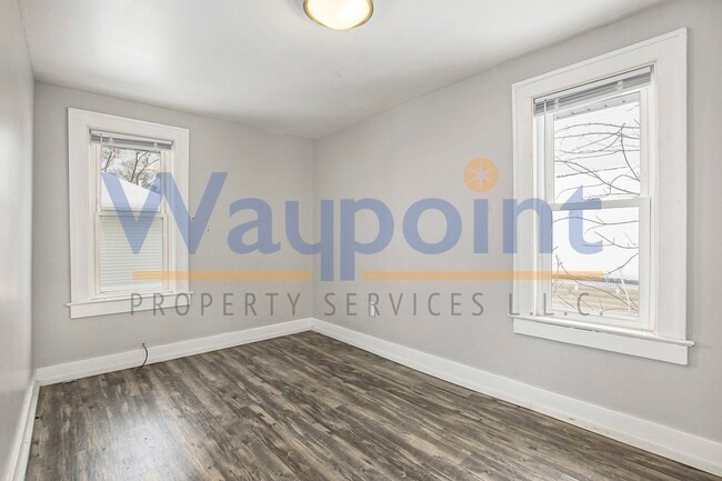 Building Photo - 912 Zeeland Ct NE