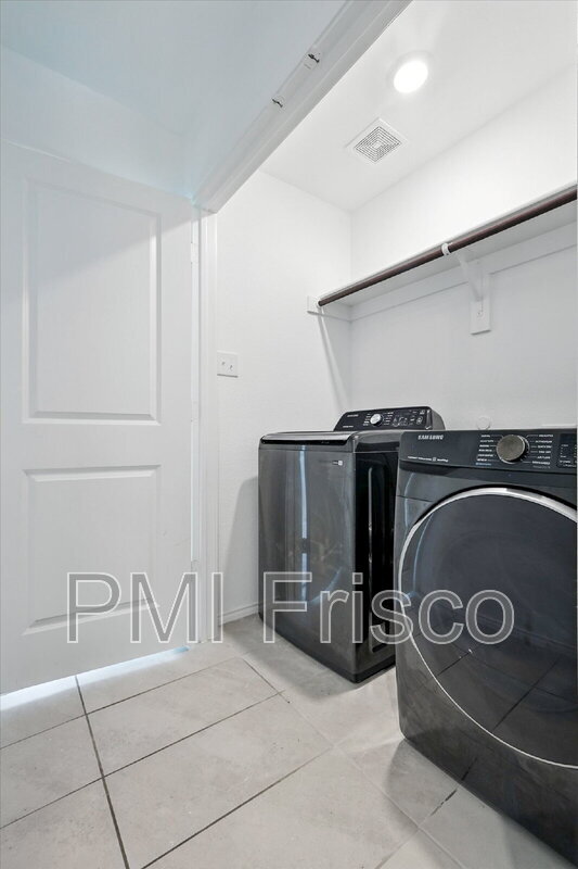 Building Photo - 1653 Bluffview Dr
