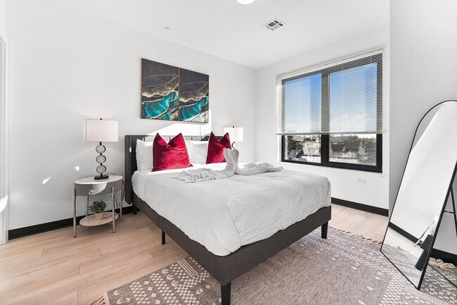 Building Photo - 600 Broadway-SI ID1240317P