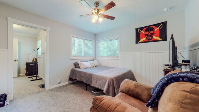 Building Photo - Charming Updated Home in Bluewater Bay – N...