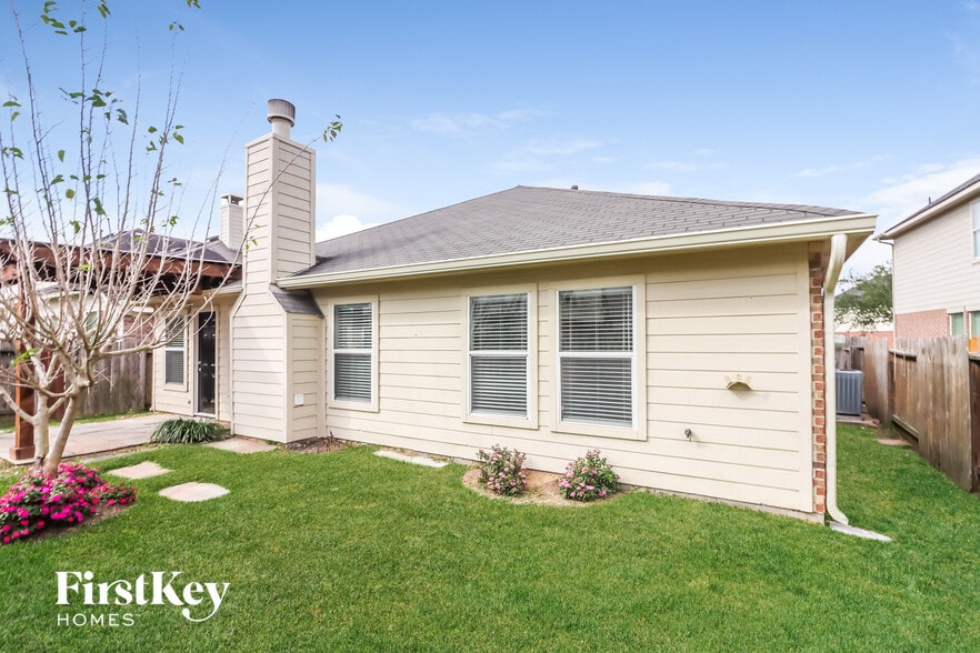 Building Photo - 2726 Lakecrest Way Dr