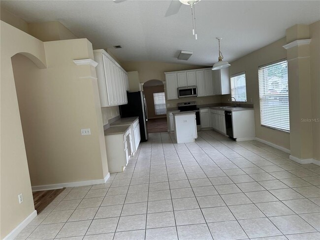 Building Photo - 1023 Cinnamon Fern Ct