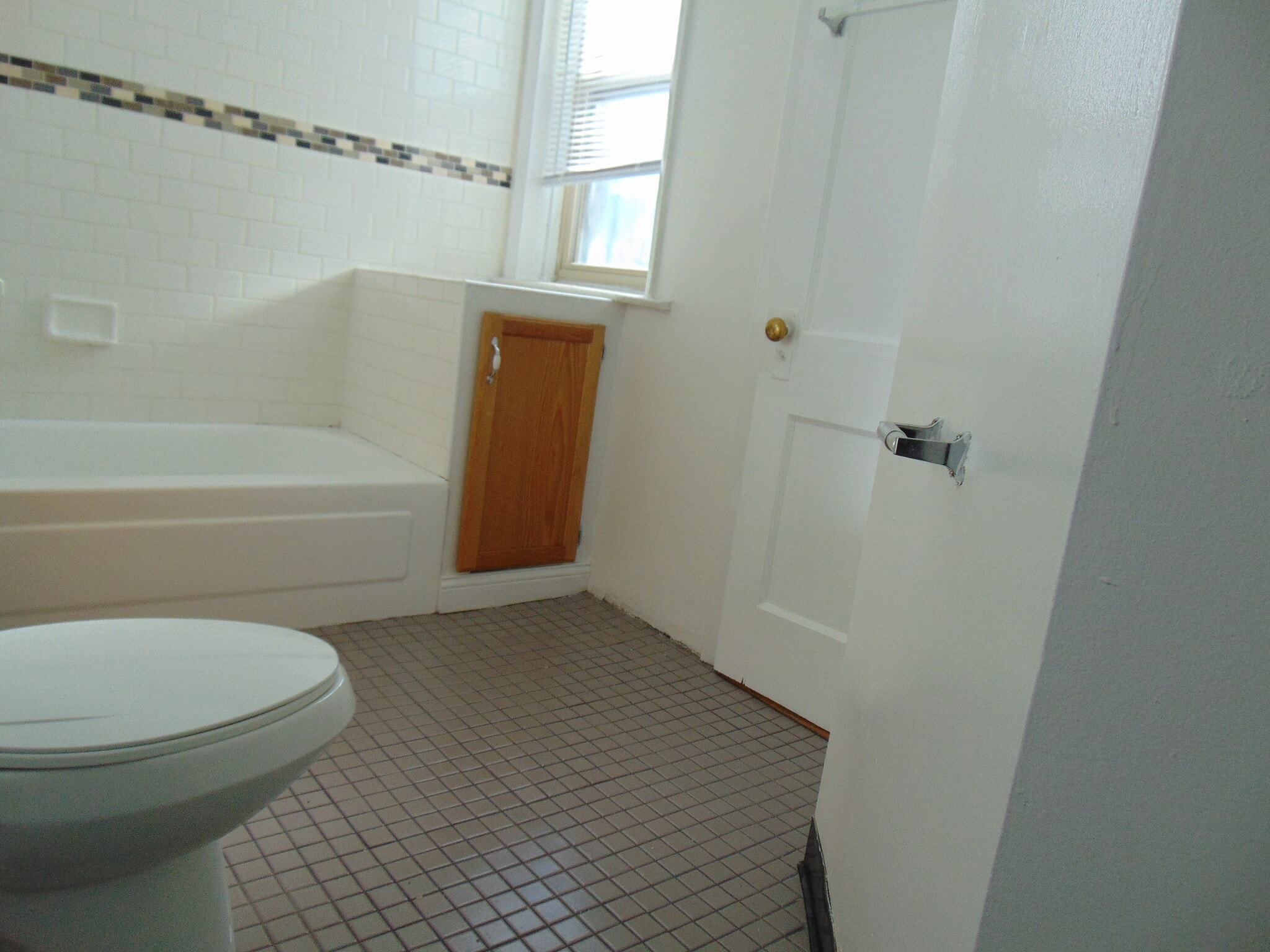 Building Photo - 2209 E 70th St