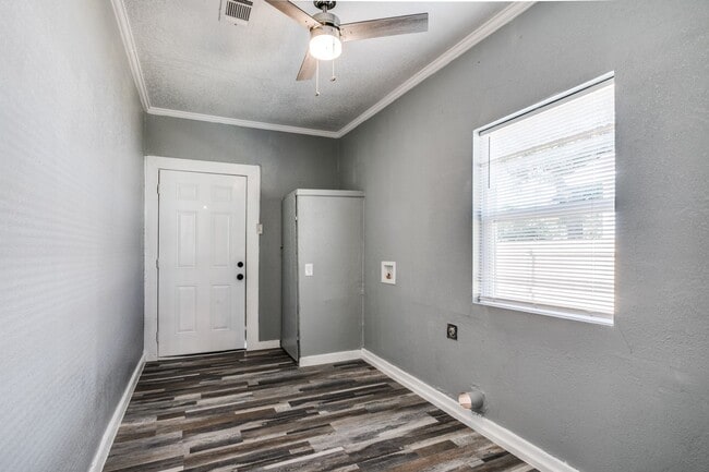 Building Photo - Single-Family Home Available!