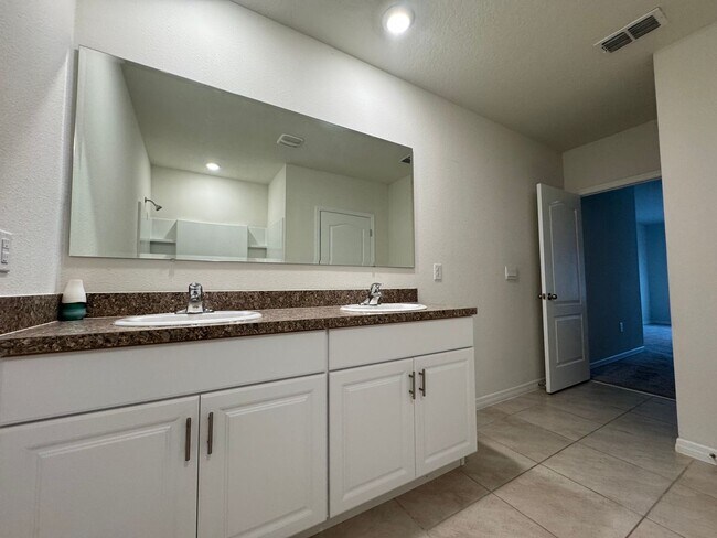 Building Photo - 3BD/2BA Modern Florida Home Living Reimagined — Solar-Powered Elegance Near I-95 in Edgewater! FU...