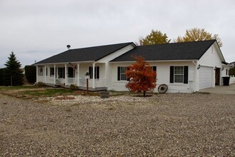 Building Photo - Gorgeous