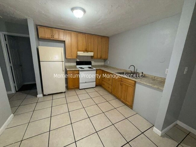 Building Photo - 5/2 Home Available NOW!!!