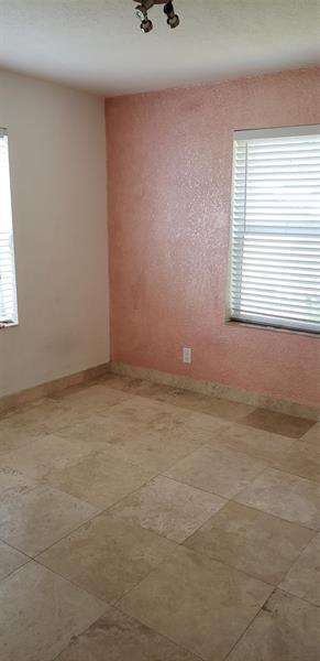 Building Photo - 413 SW 16th St