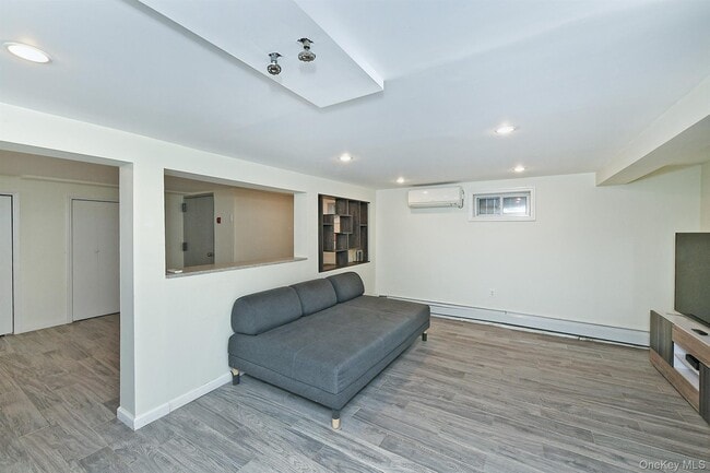 Building Photo - 222-03 Kingsbury Ave