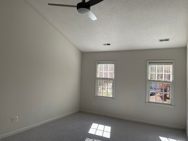 Building Photo - 118 W Skyhawk Dr