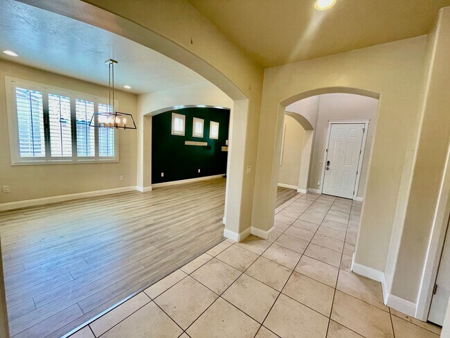 Building Photo - Beautiful Five Bedroom with Office in Desert Hills