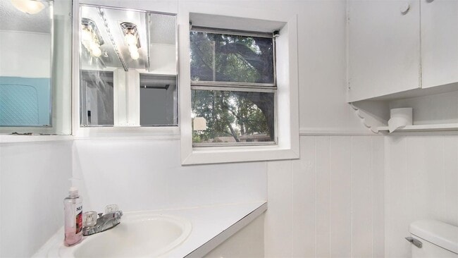 Building Photo - 1111 St Edwards St