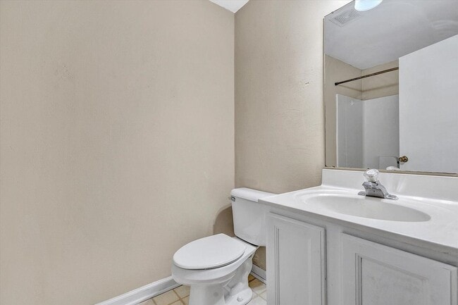 Building Photo - 535 Hillview Dr