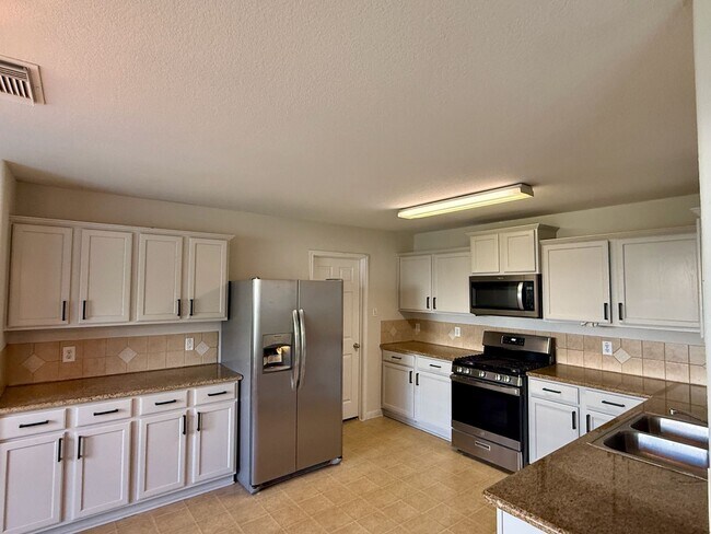 Building Photo - 21315 Bella Mountain Dr