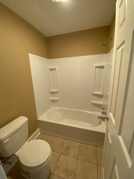 Building Photo - 106 N Carter St