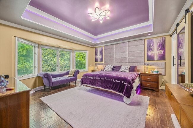 Building Photo - Gorgeous, Fully furnished 3 Bed 3.5 bath h...