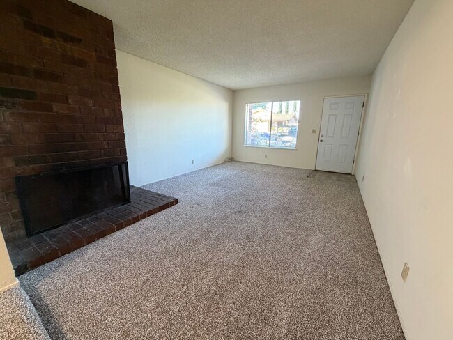 Building Photo - Welcome to this beautifully renovated 2-bedroom, 1-bath home in the desirable Foothill Oaks!
