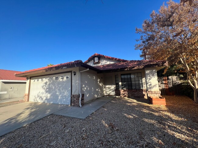 Building Photo - West Hemet. 3 bedroom 2 bath home!