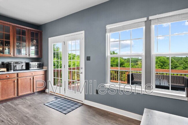 Building Photo - 367 Ontario Dr