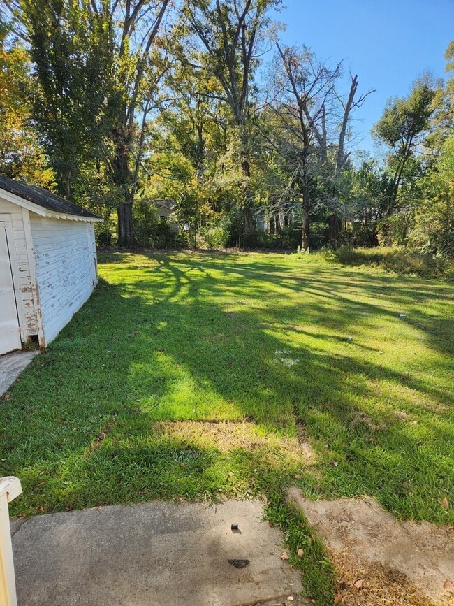 Building Photo - 4664 Clayton Dr