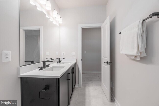 Building Photo - 402 Mdw Crk Dr
