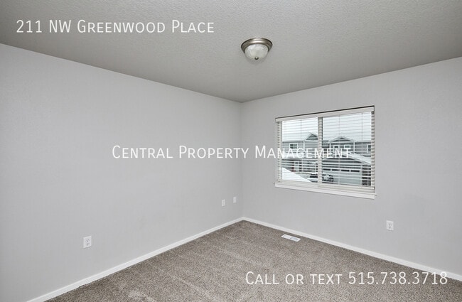 Building Photo - 211 NW Greenwood Pl