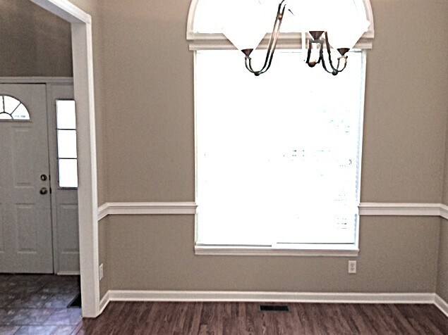 Building Photo - 8001 Lakeshore Dr