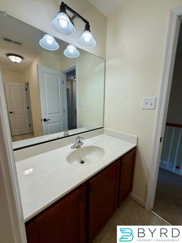 Building Photo - 1013 Sycamore Crest Dr