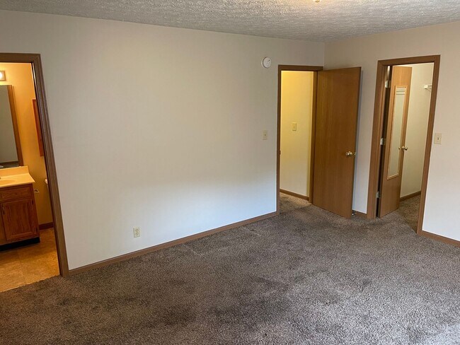 Building Photo - 3002 Butterfield Ct