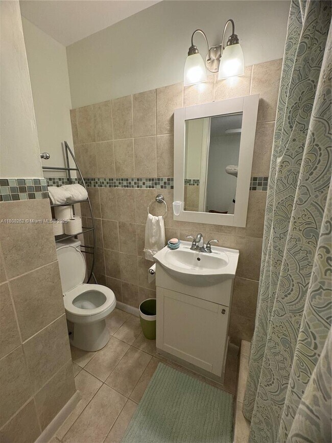 Building Photo - 9912 SW 154th Ct