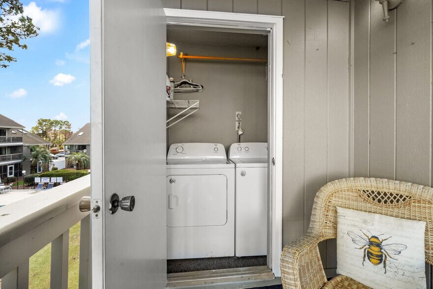 Building Photo - 1890E Auburn Ln