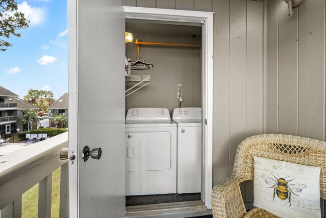 Building Photo - 1890E Auburn Ln