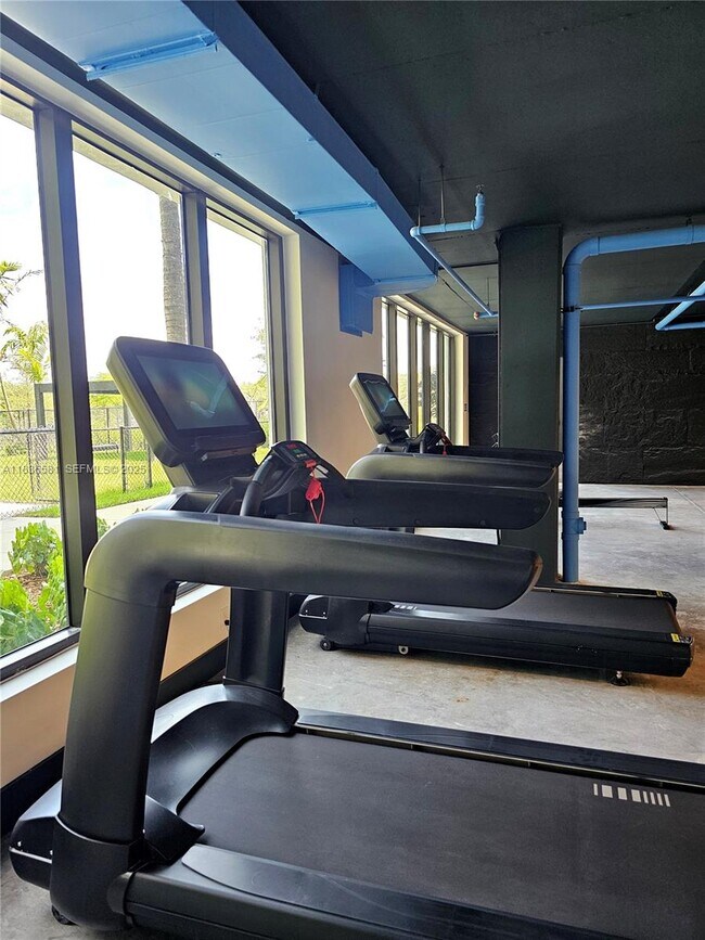 Building Photo - 4400 W Sunrise Blvd