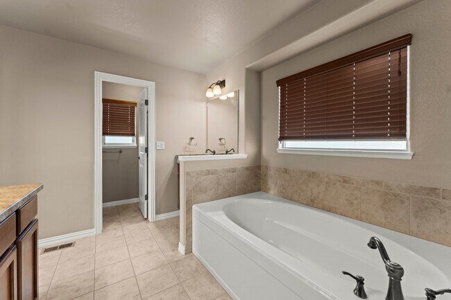 Building Photo - 7578 Chasewood Loop