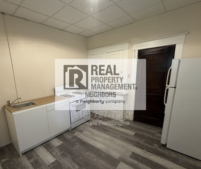 Building Photo - 216 Lafayette Ave NE